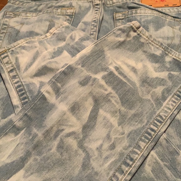 True Religion Acid Wash Rocco Relaxed Skinny Jeans - Picture 5 of 7